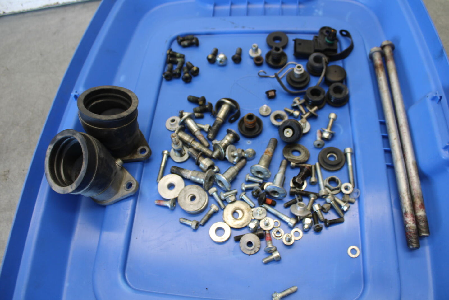 06-07 DUCATI MONSTER 695 MOUNTING BOLTS HARDWARE MOTOR SCREWS BB674