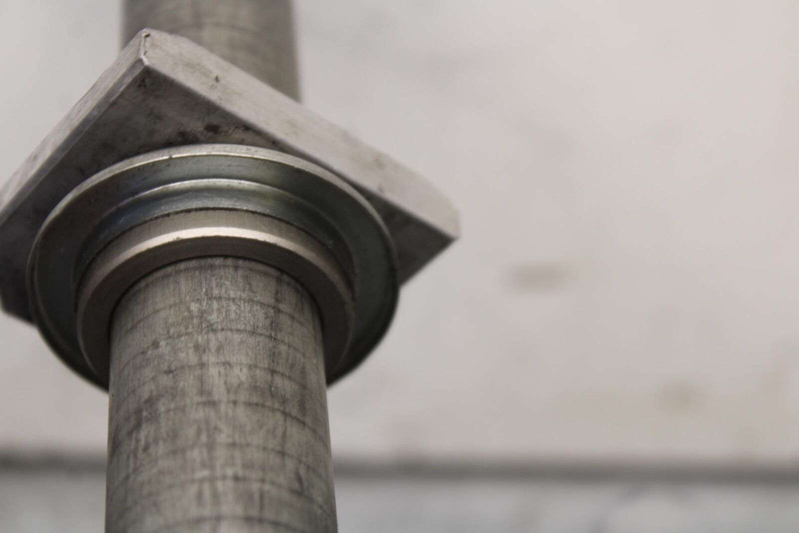 01-03 SUZUKI GSXR600 REAR AXLE BACK WHEEL RIM PIVOT BOLT AXEL 64711-33E10 BB639