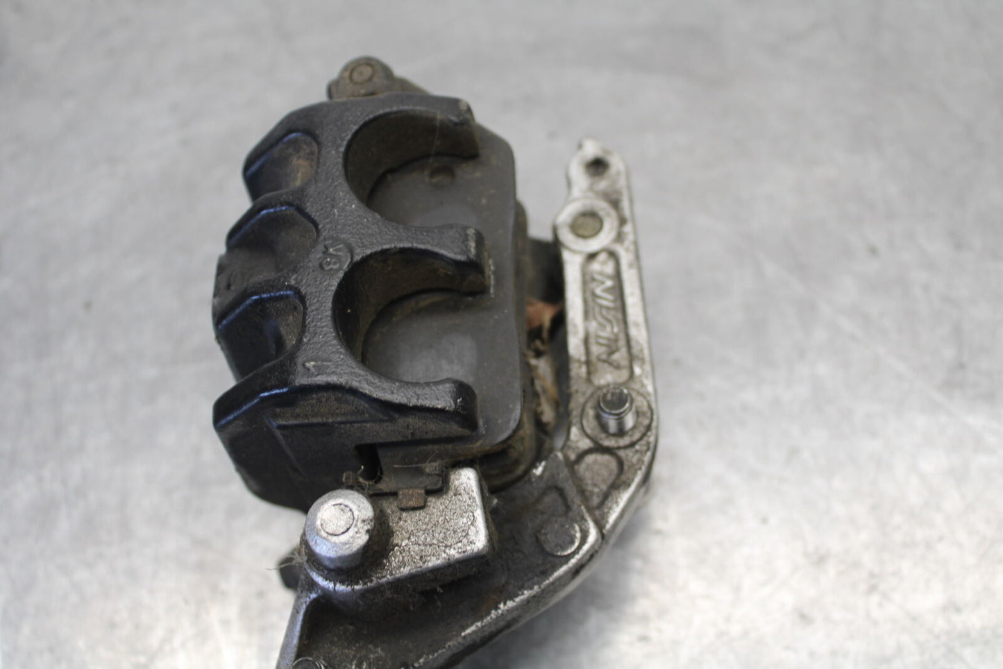 01-06 TRIUMPH TIGER 955I REAR BACK BRAKE CALIPER W MOUNT BRACKET BB693