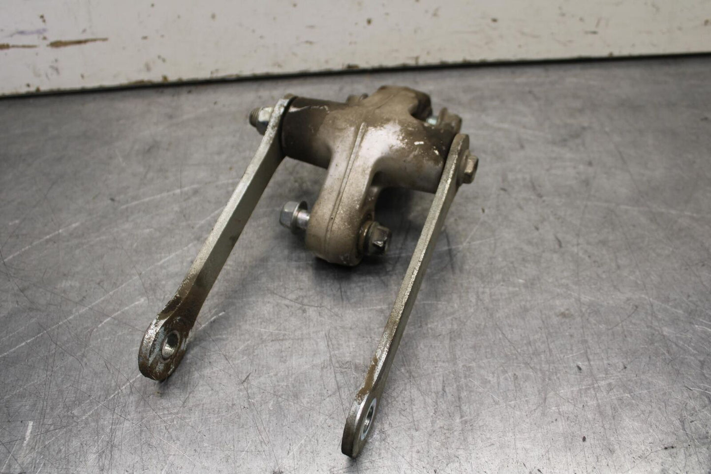 2013 Suzuki Boulevard C50T REAR BACK SHOCK ABSORBER LINKAGE DOGBONE BB625
