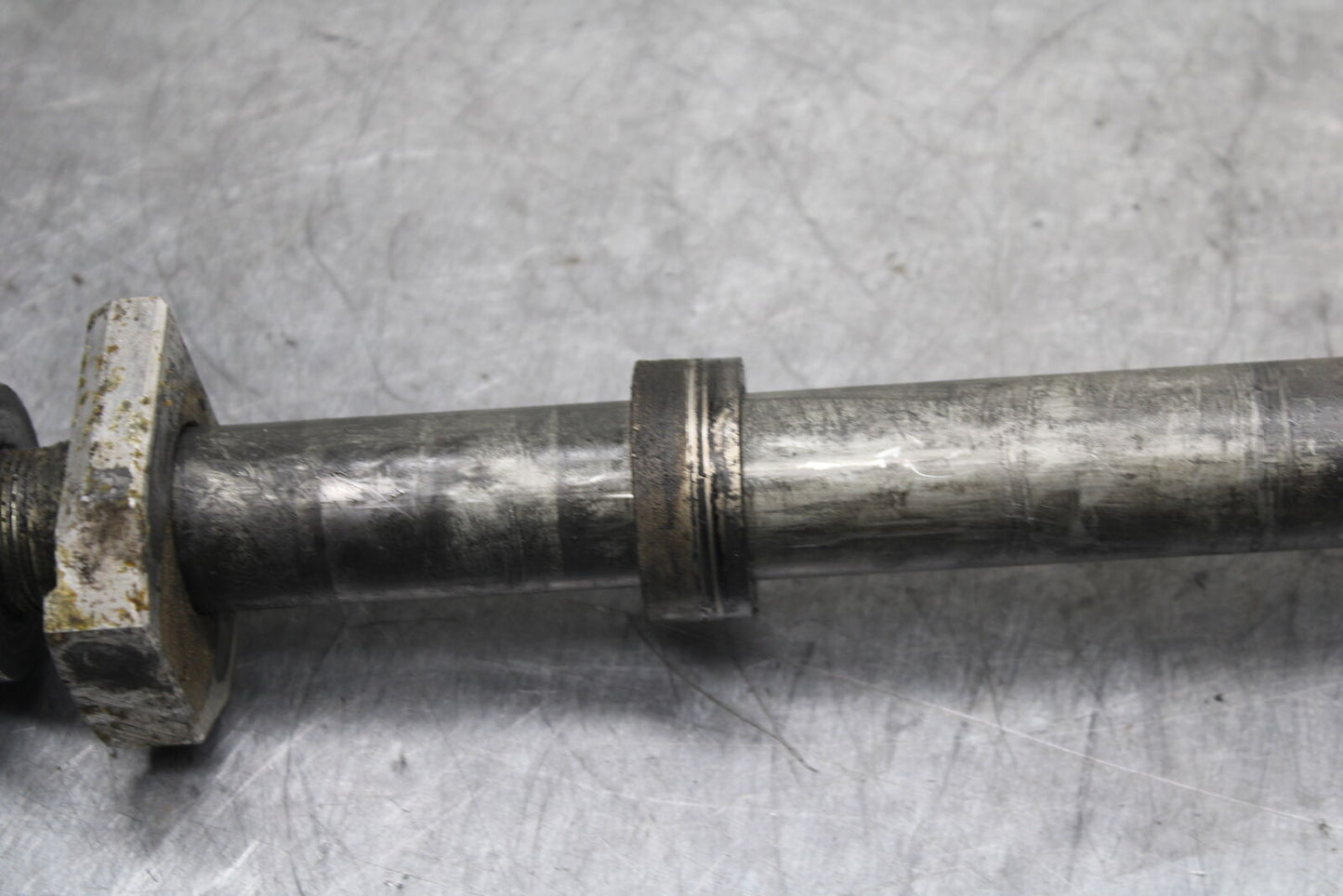 01-02 SUZUKI GSXR1000 REAR AXLE BACK WHEEL RIM PIVOT BOLT AXEL BB113