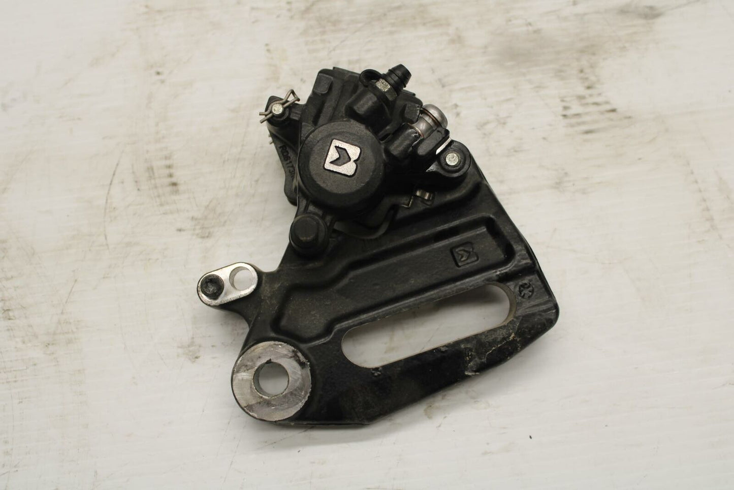 18-20 HUSQVARNA VITPILEN 401 REAR BACK BRAKE CALIPER W MOUNT BRACKET BB248