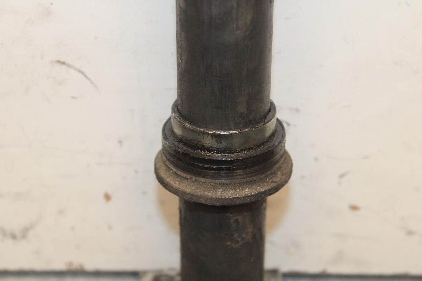1999 Suzuki GSXR600 REAR AXLE BACK WHEEL RIM PIVOT BOLT AXEL 64711-33E30 BB608