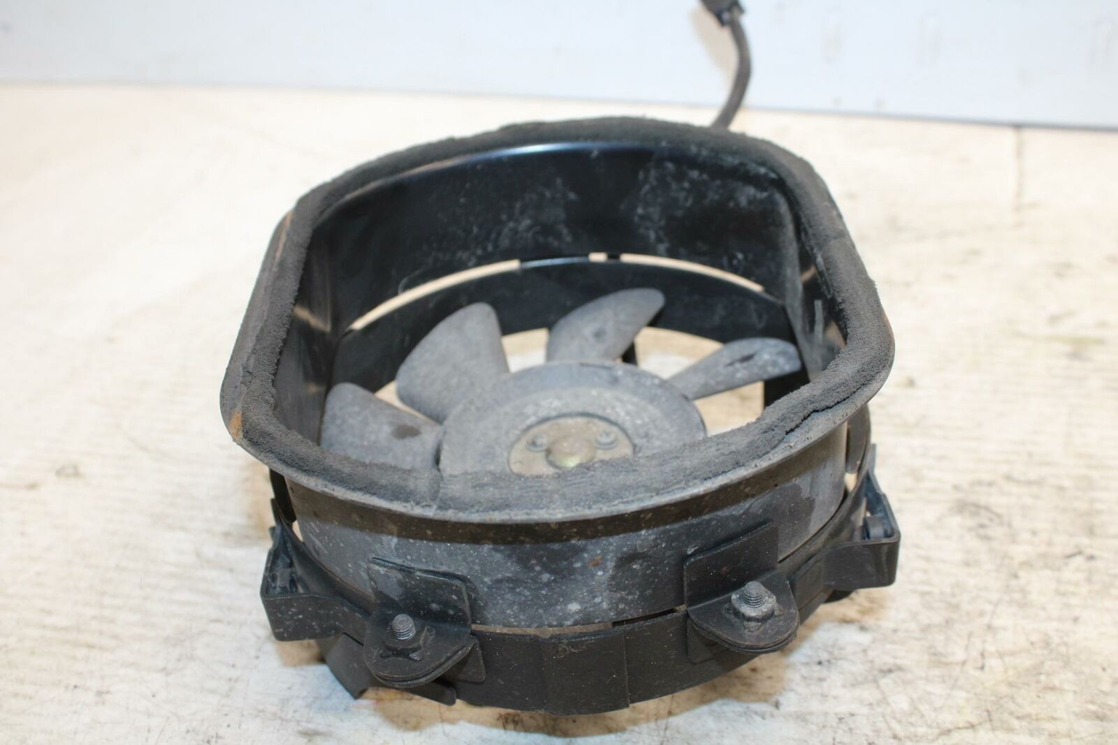 00-04 SUZUKI MARAUDER 800 VZ800 ENGINE RADIATOR COOLING FAN BB305