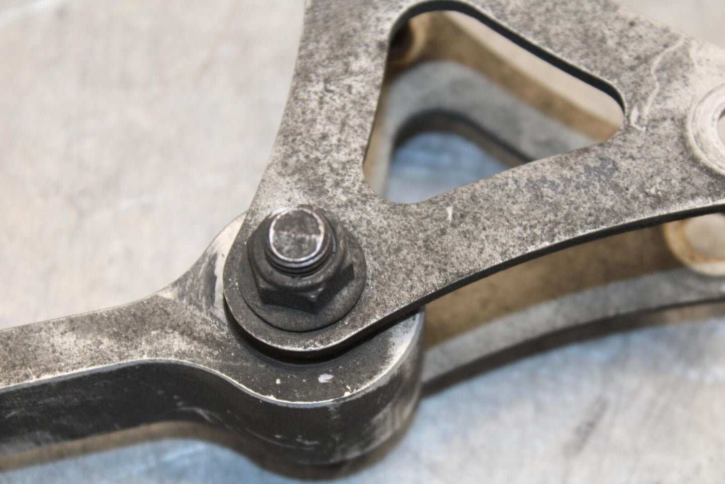 2009 Triumph Daytona 675 REAR DOGBONE SHOCK LINKAGE LINK BB584