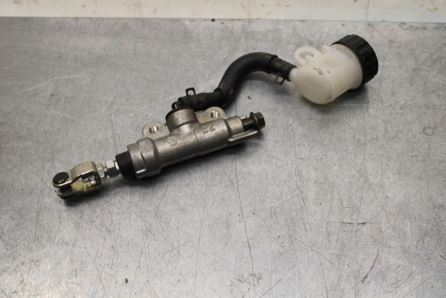 2001 Suzuki GSXR600 REAR BRAKE MASTER CYLINDER W RESERVOIR 69600-33C00 BB584