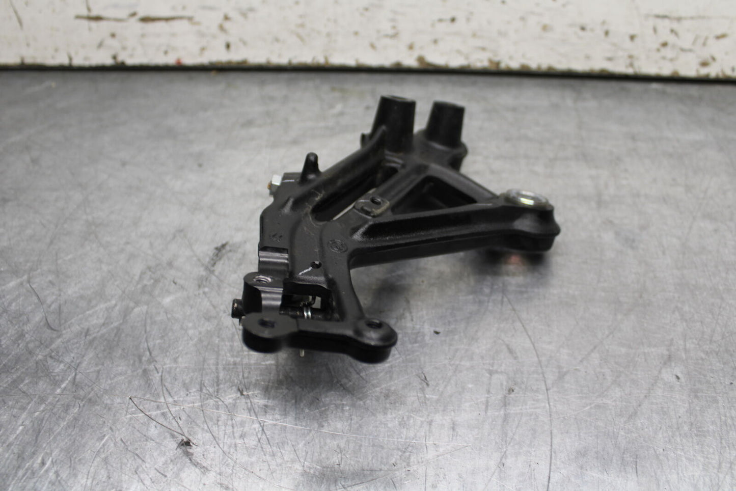 17-24 KTM 390 DUKE RIGHT REARSET REAR SET DRIVER FOOT PEG BRACKET MOUNT BB734