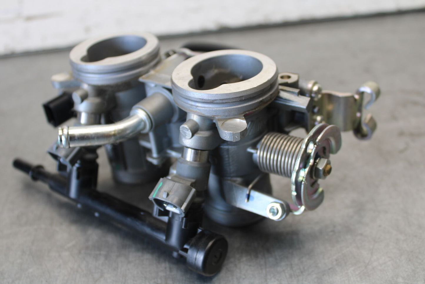 18-23 KAWASAKI NINJA 400 MAIN FUEL INJECTORS / THROTTLE BODIES BB679