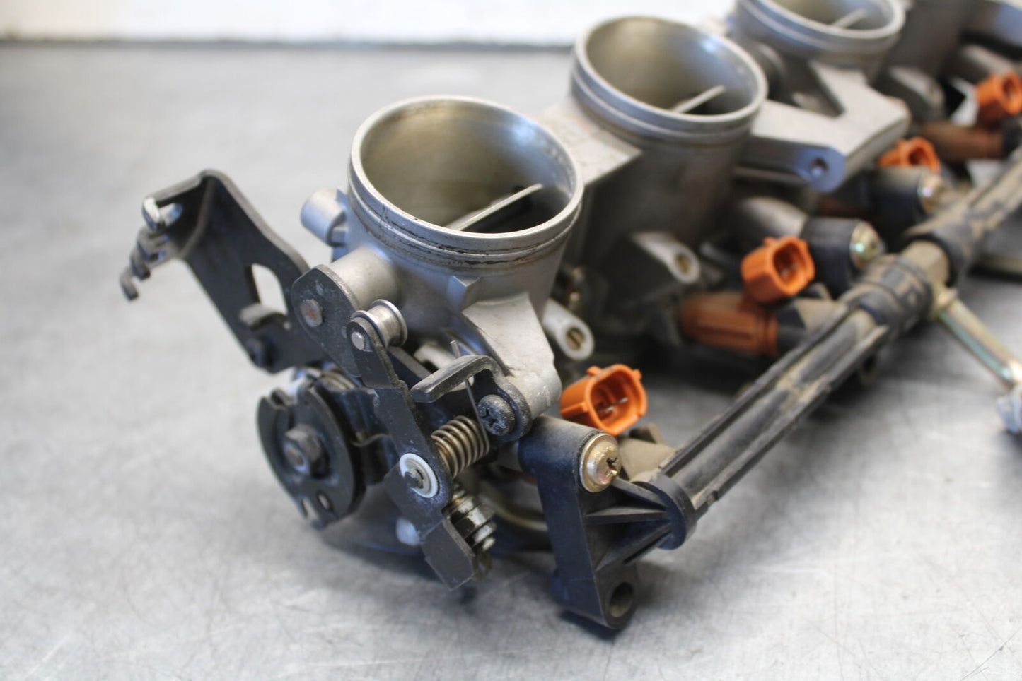 04-05 SUZUKI GSXR600 MAIN FUEL INJECTORS / THROTTLE BODIES 13405-29G00 BB658