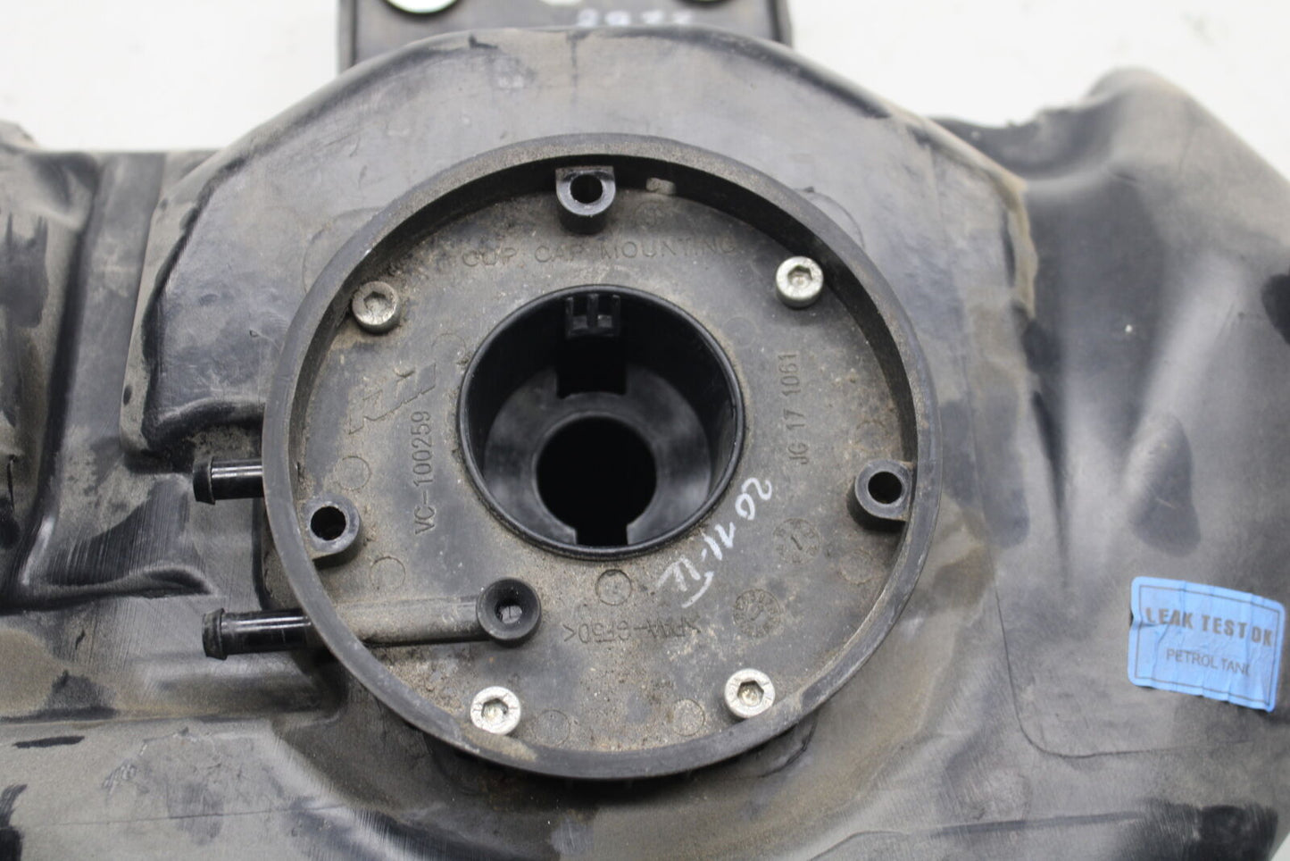 13-16 KTM 390 DUKE GAS TANK FUEL CELL PETROL RESERVOIR BB748
