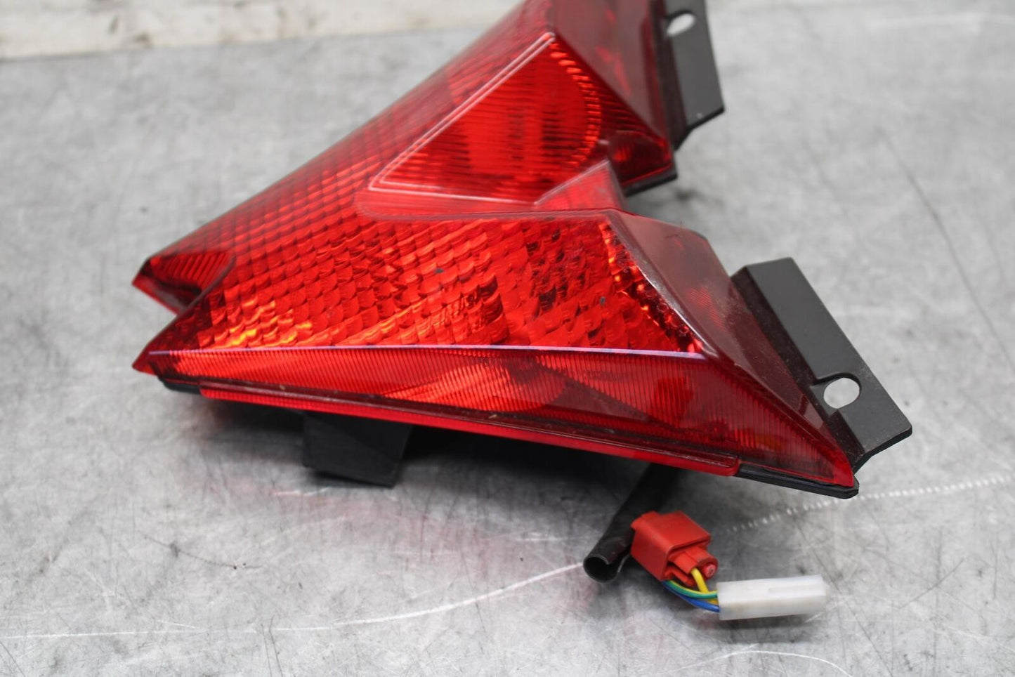 2016 Aprilia Tuono V4 1100 REAR TAIL TAILLIGHT BACK BRAKE LIGHT 2B001590 BB53