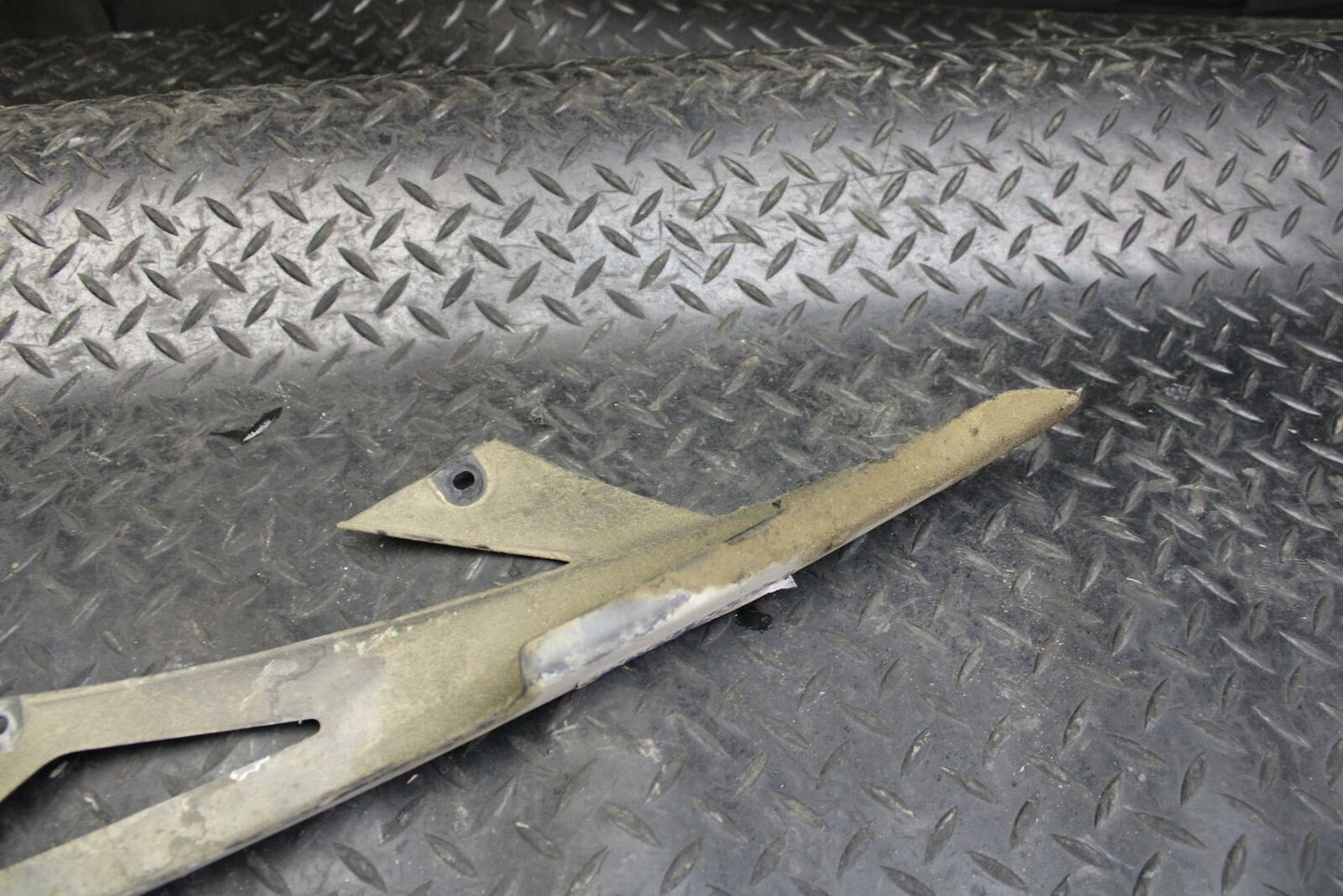 06-07 KAWASAKI NINJA ZX10R REAR BACK DRIVE CHAIN GUARD COVER SHIELD BB186