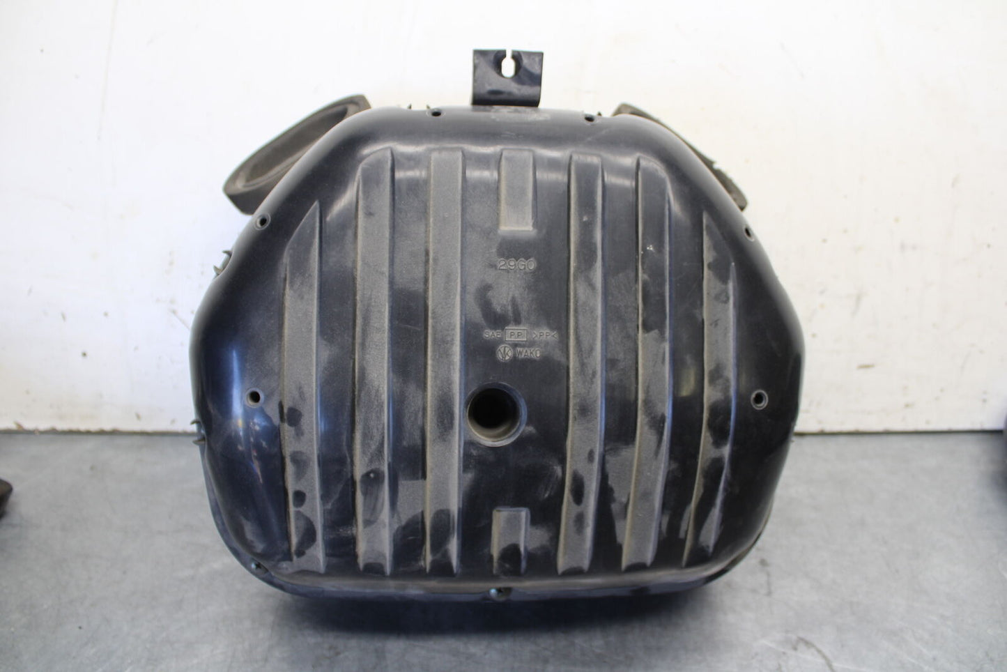 04 SUZUKI GSXR600 AIRBOX AIR INTAKE FILTER BOX 13700-29G00 BB676