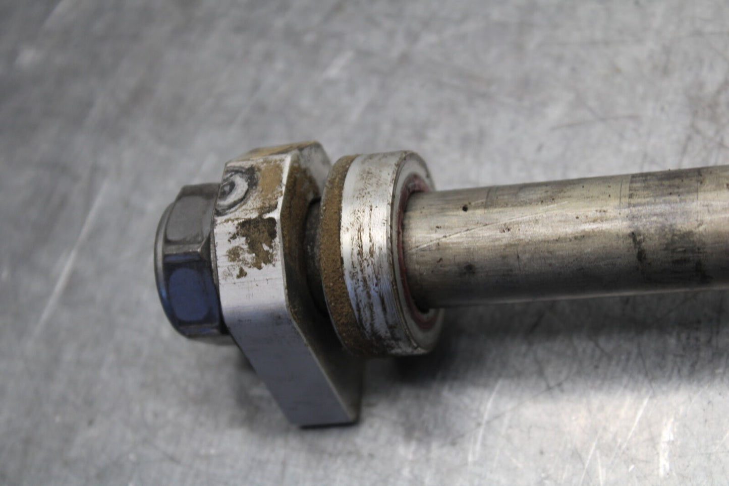 09-11 TRIUMPH DAYTONA 675 REAR AXLE BACK WHEEL RIM PIVOT BOLT AXEL BB652