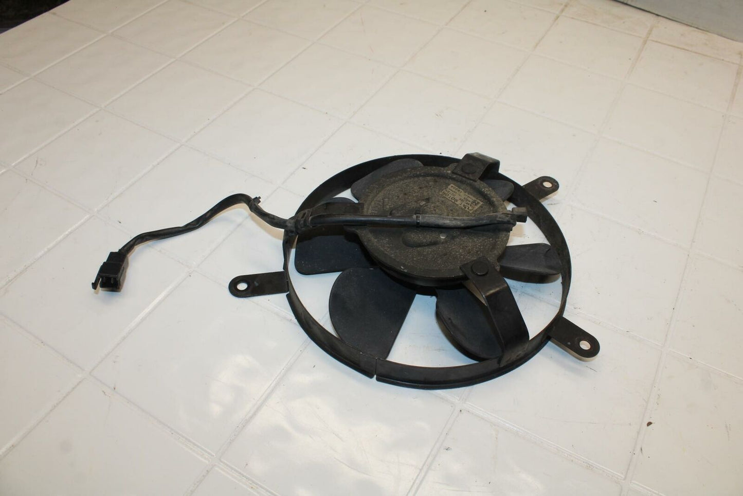 01-05 YAMAHA FZS1000 ENGINE RADIATOR COOLING FAN BB 04