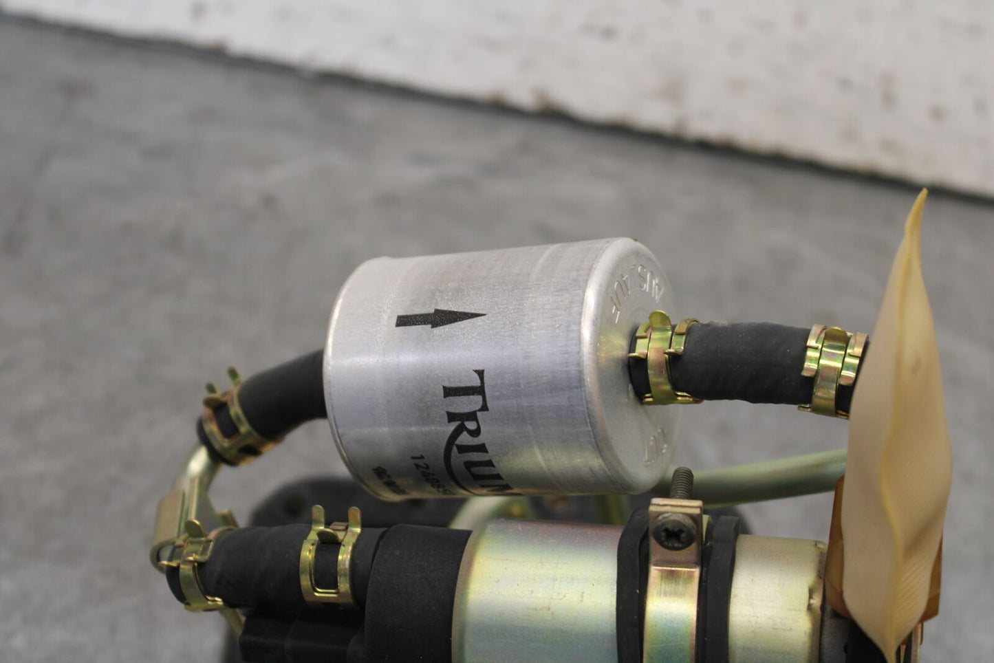 01-06 TRIUMPH TIGER 955I FUEL PUMP GAS PETROL SENDER UNIT BB693