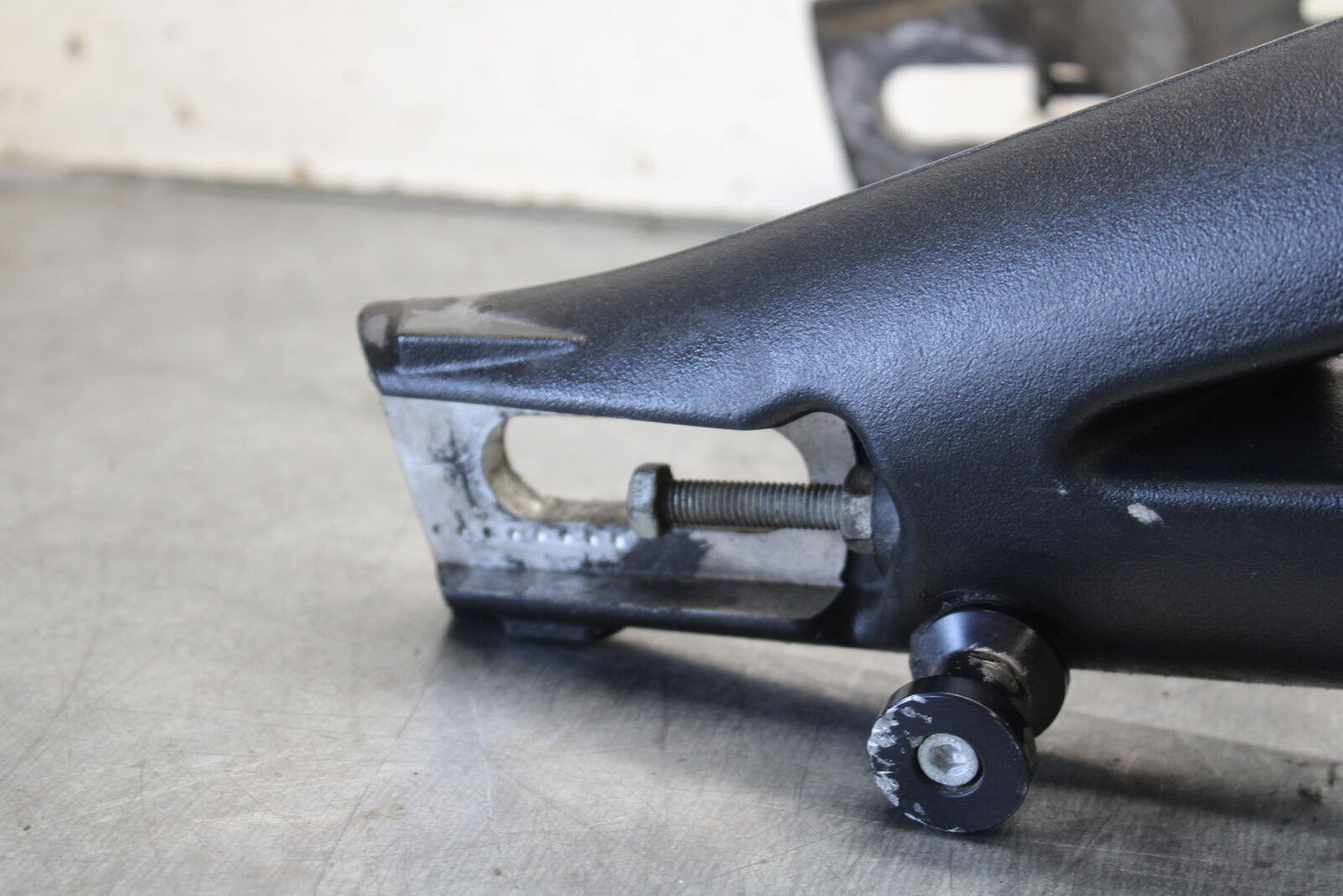 07-08 TRIUMPH DAYTONA 675 REAR SWINGARM BACK SUSPENSION SWING ARM T2051694 BB685
