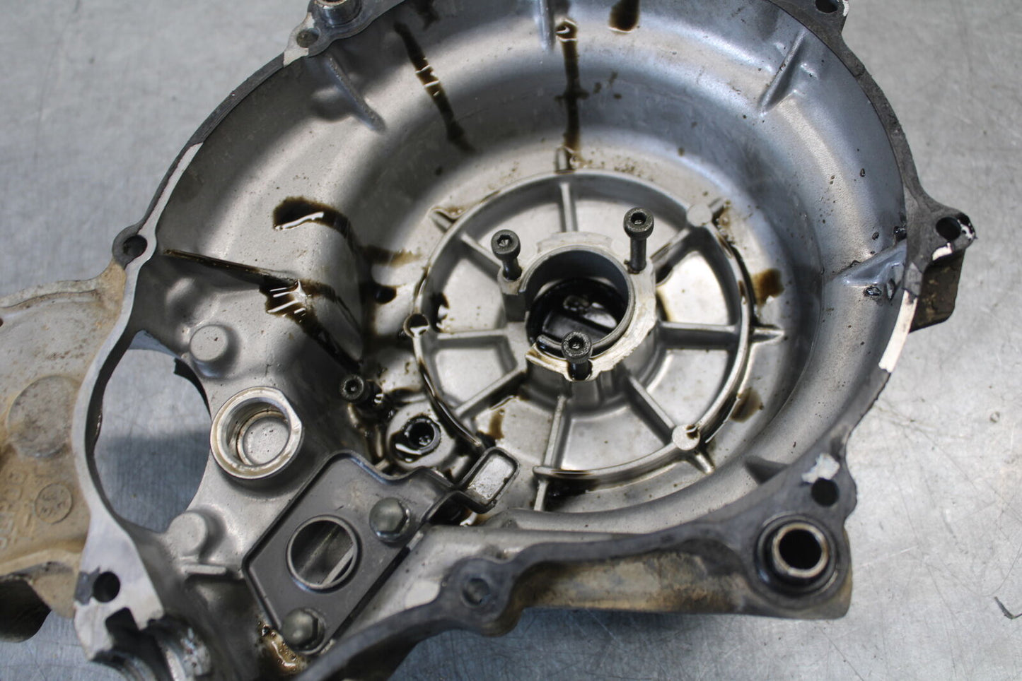 01-05 YAMAHA RAPTOR 660R ENGINE MOTOR STATOR GENERATOR CASE COVER BB695
