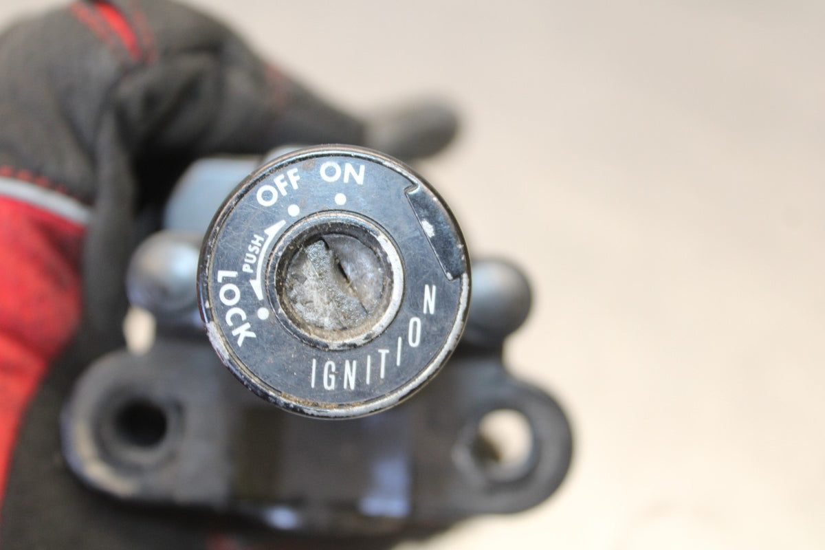 09-15 YAMAHA FZ6R IGNITION LOCK KEY SET W/ GAS CAP BB686