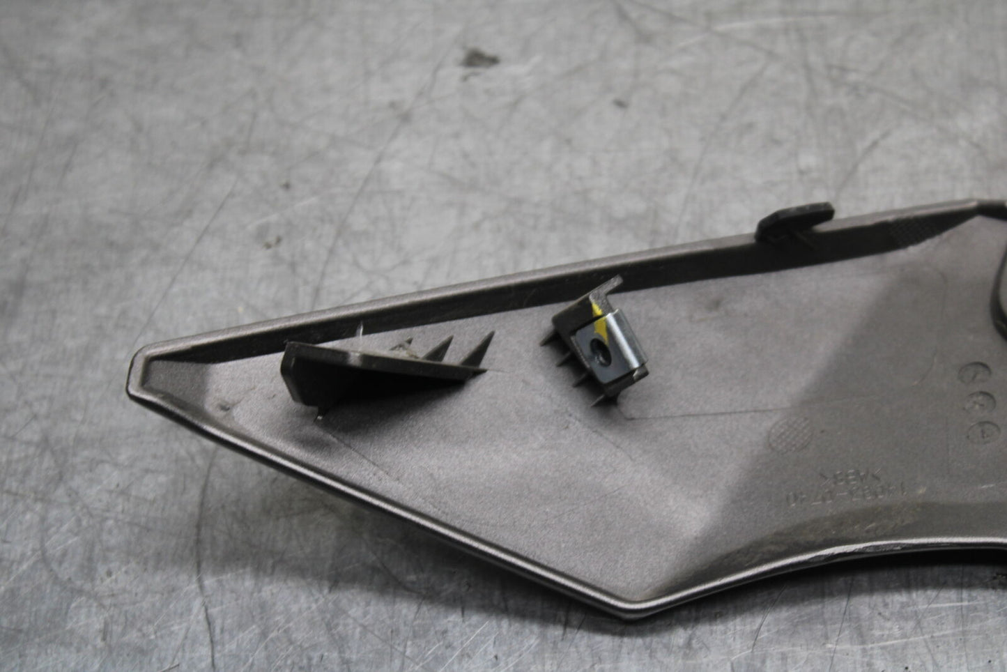 19-22 KAWASAKI Z400 FRONT HEADLIGHT HEAD LIGHT LAMP COVER TRIM SET BB738