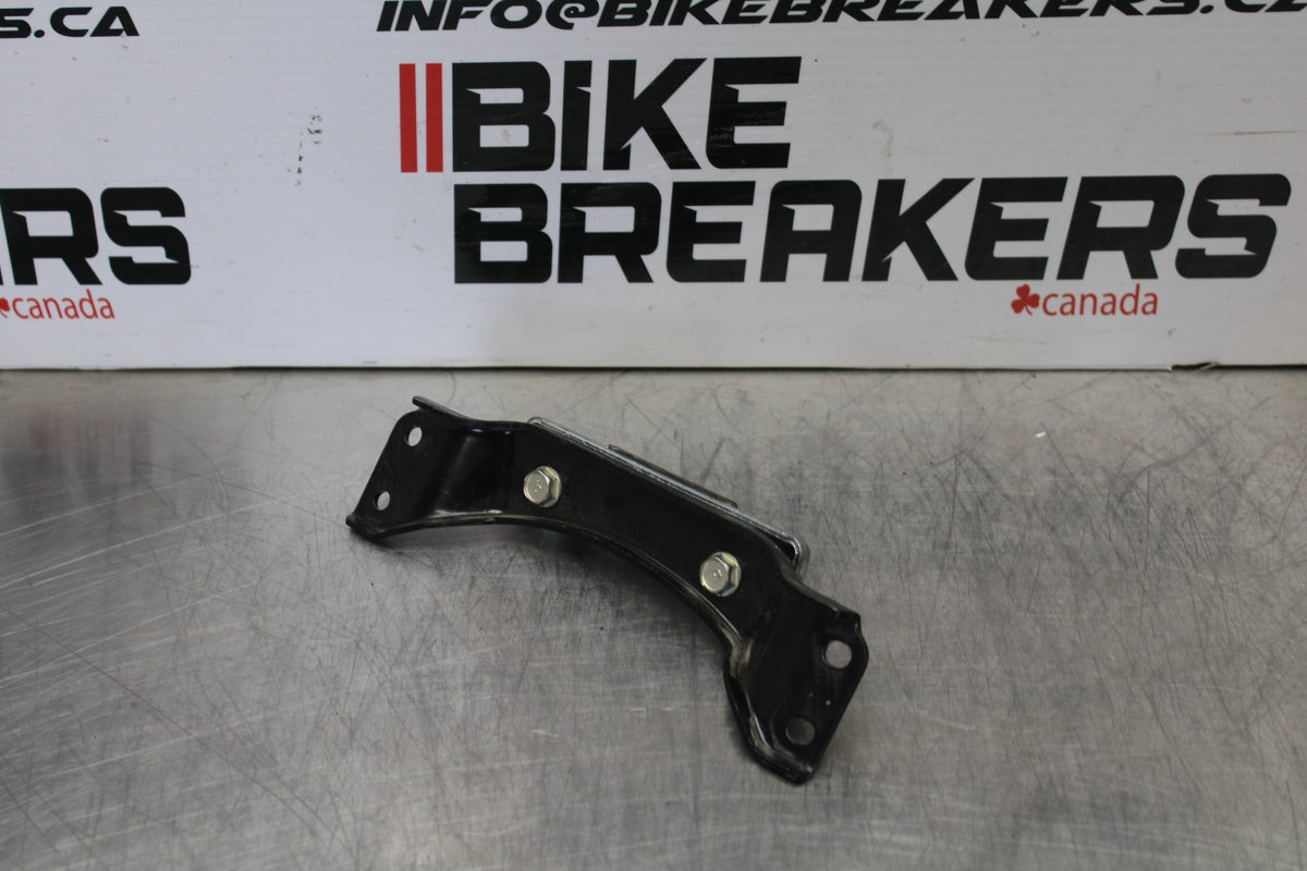 24-25 KAWASAKI NINJA ZX4R GAS TANK FUEL PETROL RESERVOIR BRACKET MOUNT BB174
