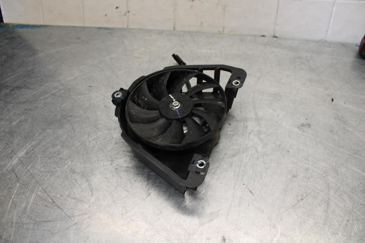 17-18 YAMAHA YZF R3 ENGINE RADIATOR COOLING FAN BB438