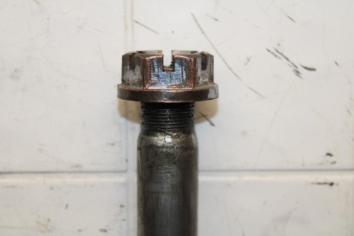 2001 Suzuki GSXR750 REAR AXLE BACK WHEEL RIM PIVOT BOLT AXEL 64711-33E10 BB553