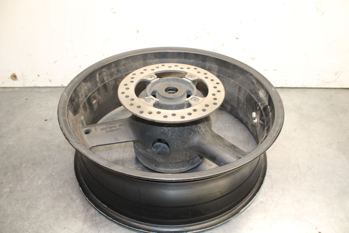 03-04 TRIUMPH DAYTONA 600 REAR WHEEL BACK RIM BB745