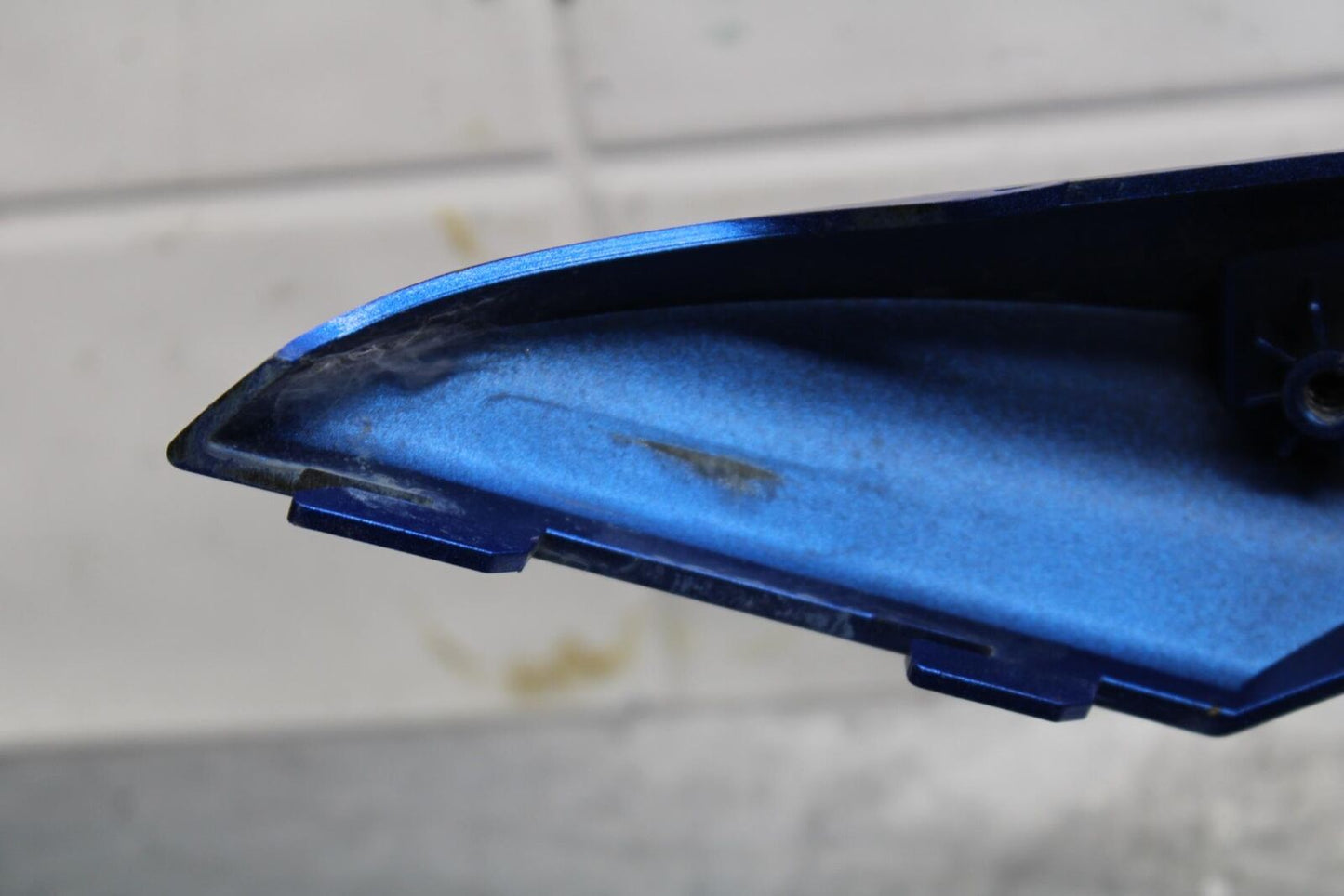 20 SUZUKI GSXR 1000 RIGHT REAR BACK TAIL FAIRING COWL SHROUD BB597