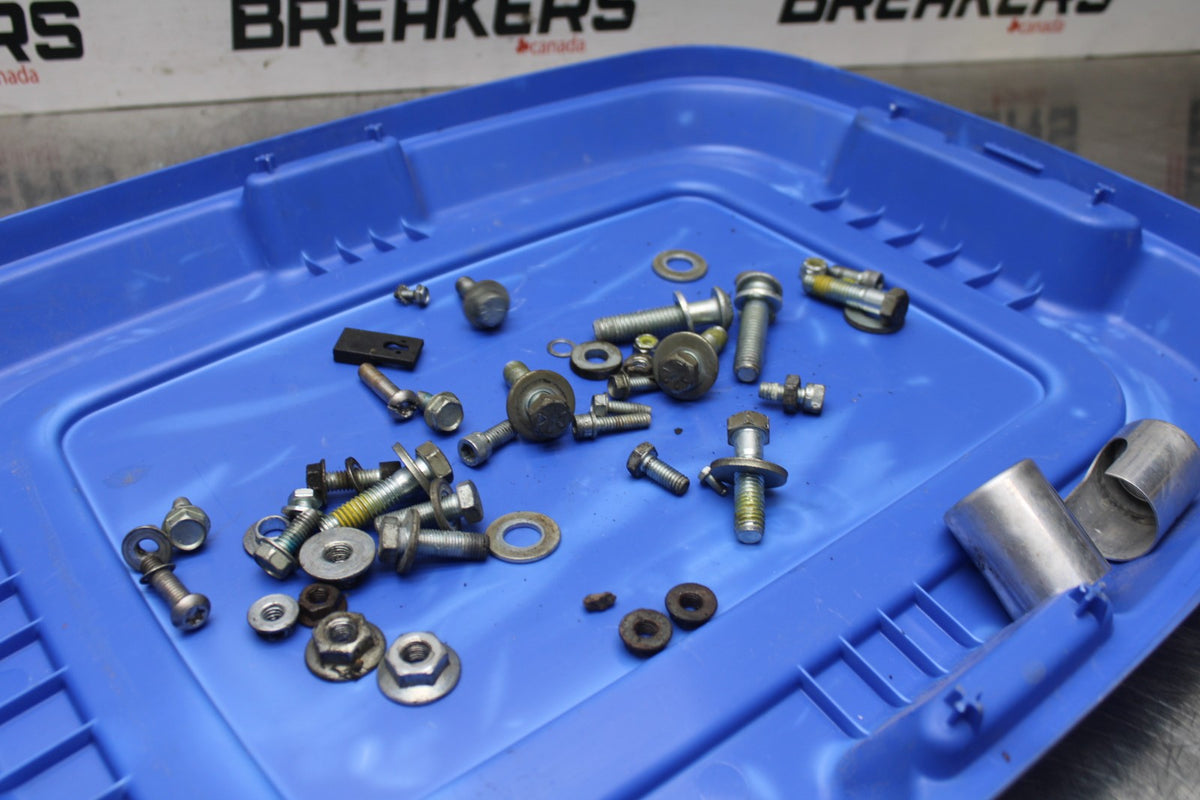 95-03 HARLEY-DAVIDSON SPORTSTER 1200 CUSTOM XL1200C BOLTS SCREWS BB817