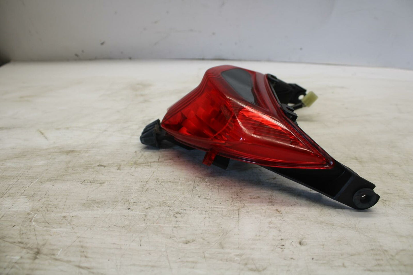 07-12 SUZUKI BANDIT 650F REAR TAIL TAILLIGHT BACK BRAKE LIGHT BB280