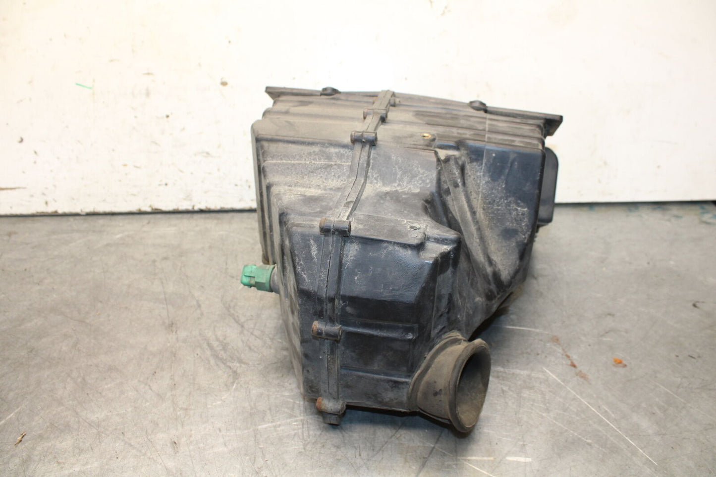 01-06 TRIUMPH TIGER 955I AIRBOX AIR INTAKE FILTER BOX BB693