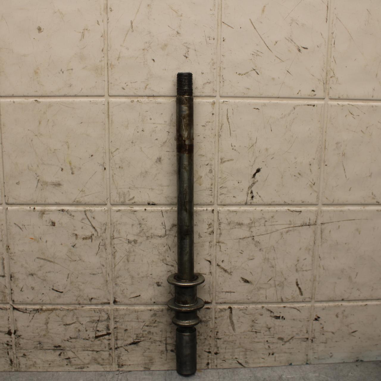 2004 Suzuki Intruder 1500 VL1500 FRONT WHEEL RIM AXLE PIVOT BOLT BB573