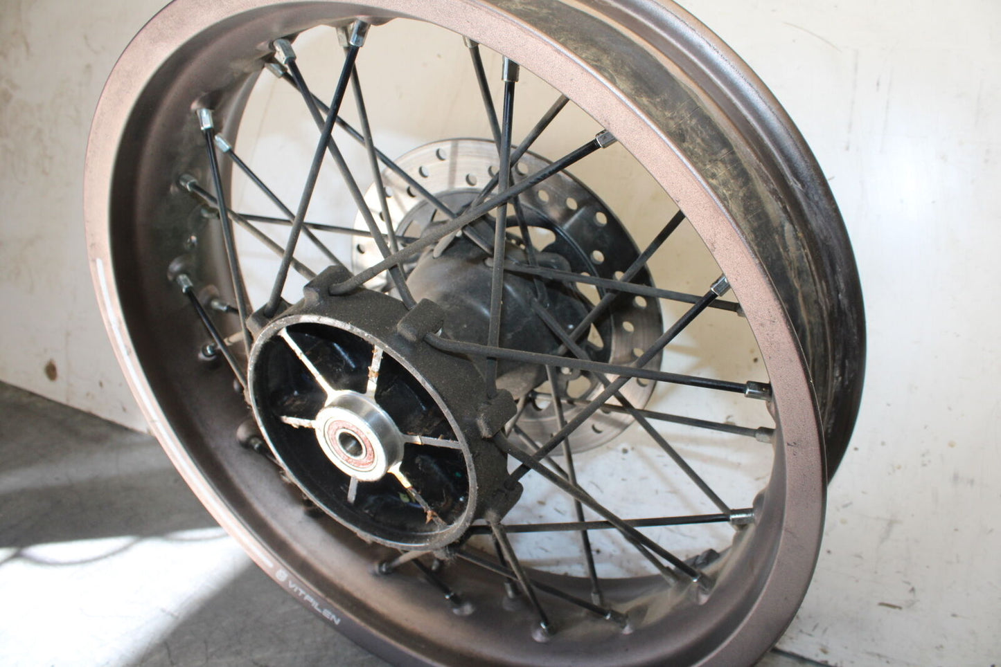21 HUSQVARNA VITPILEN 401 REAR WHEEL BACK RIM BB467