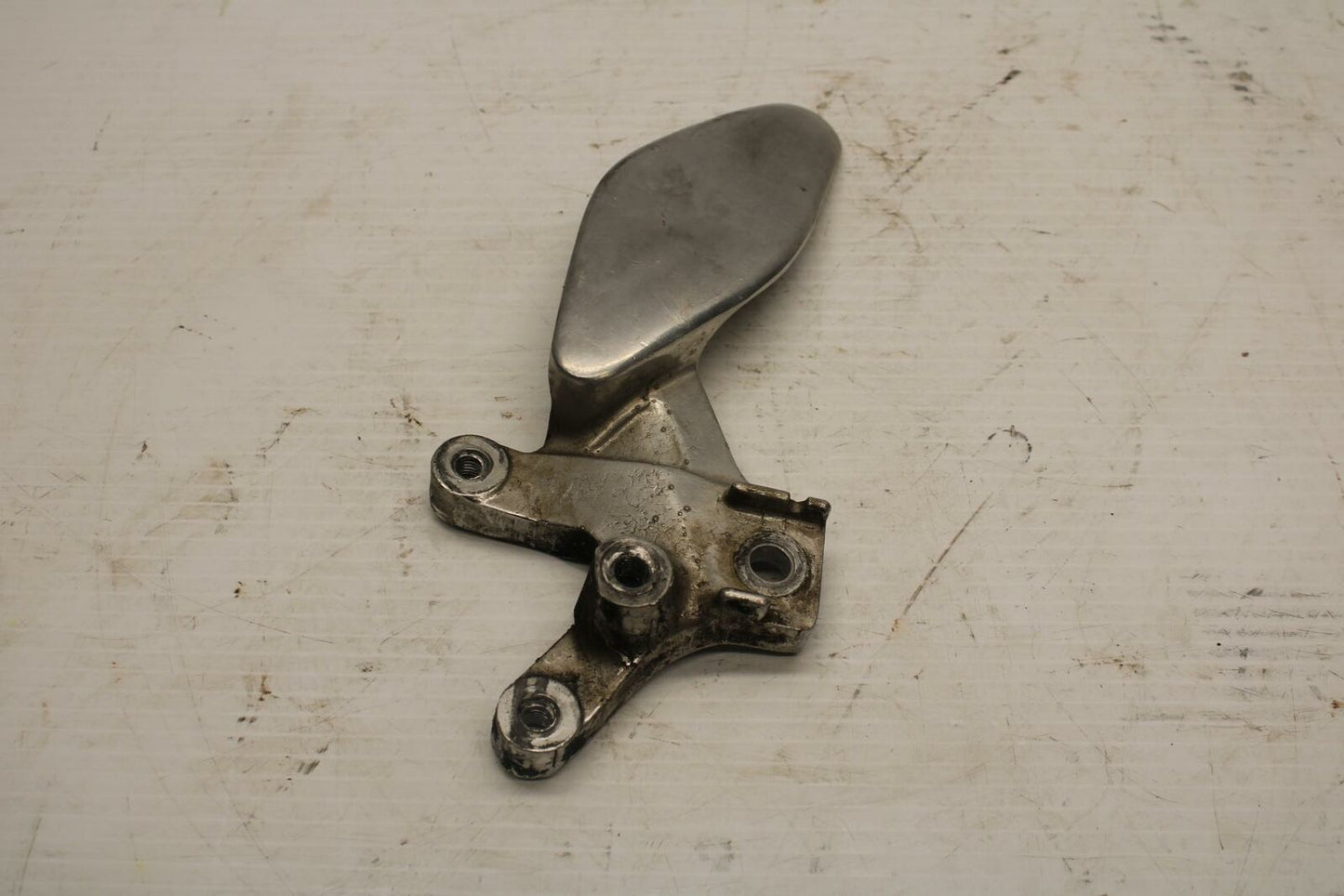 96 YAMAHA YZF750R LEFT REARSET REAR SET DRIVER FOOT PEG BRACKET MOUNT BB237 B