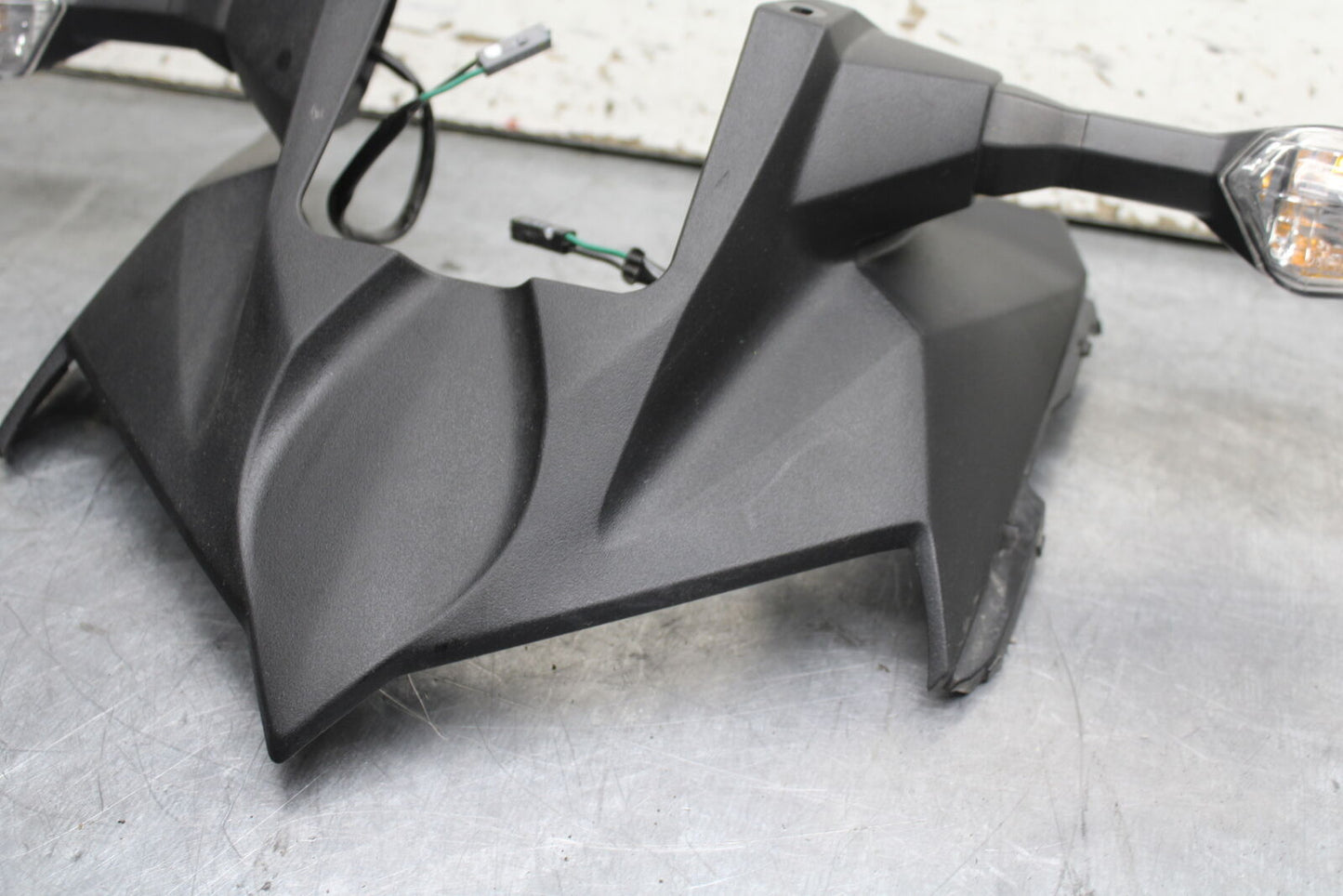 19-22 KAWASAKI Z400 FRONT CENTER COWL FAIRING & TURN SIGNALS BB738