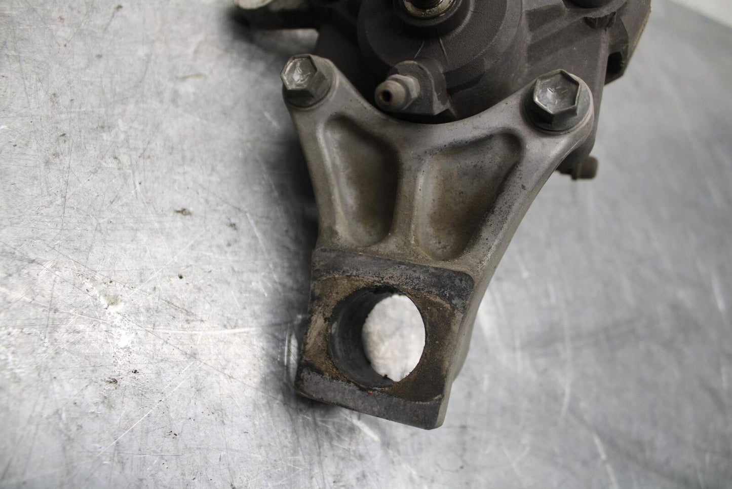 1998 Suzuki TL1000S REAR BACK BRAKE CALIPER W MOUNT BRACKET BB508