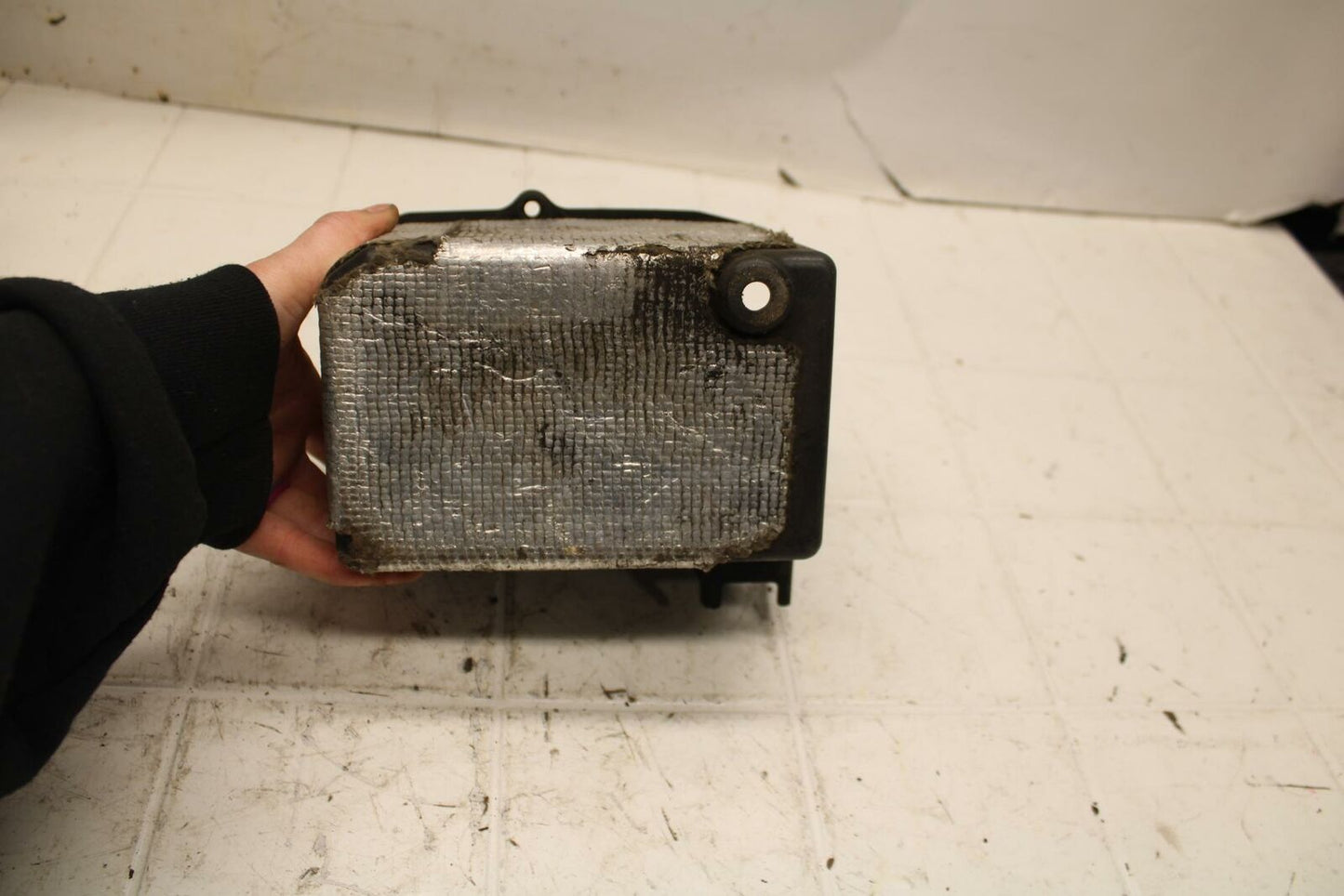 98-03 SUZUKI TL1000R REAR BACK TAIL UNDERTAIL BATTERY TRAY PLASTIC BB23