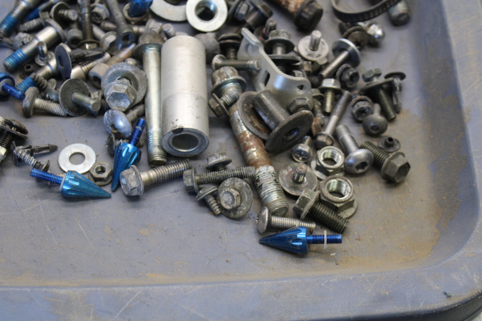 03-07 SUZUKI SV1000S ENGINE MOUNTING BOLTS HARDWARE SCREWS BB657