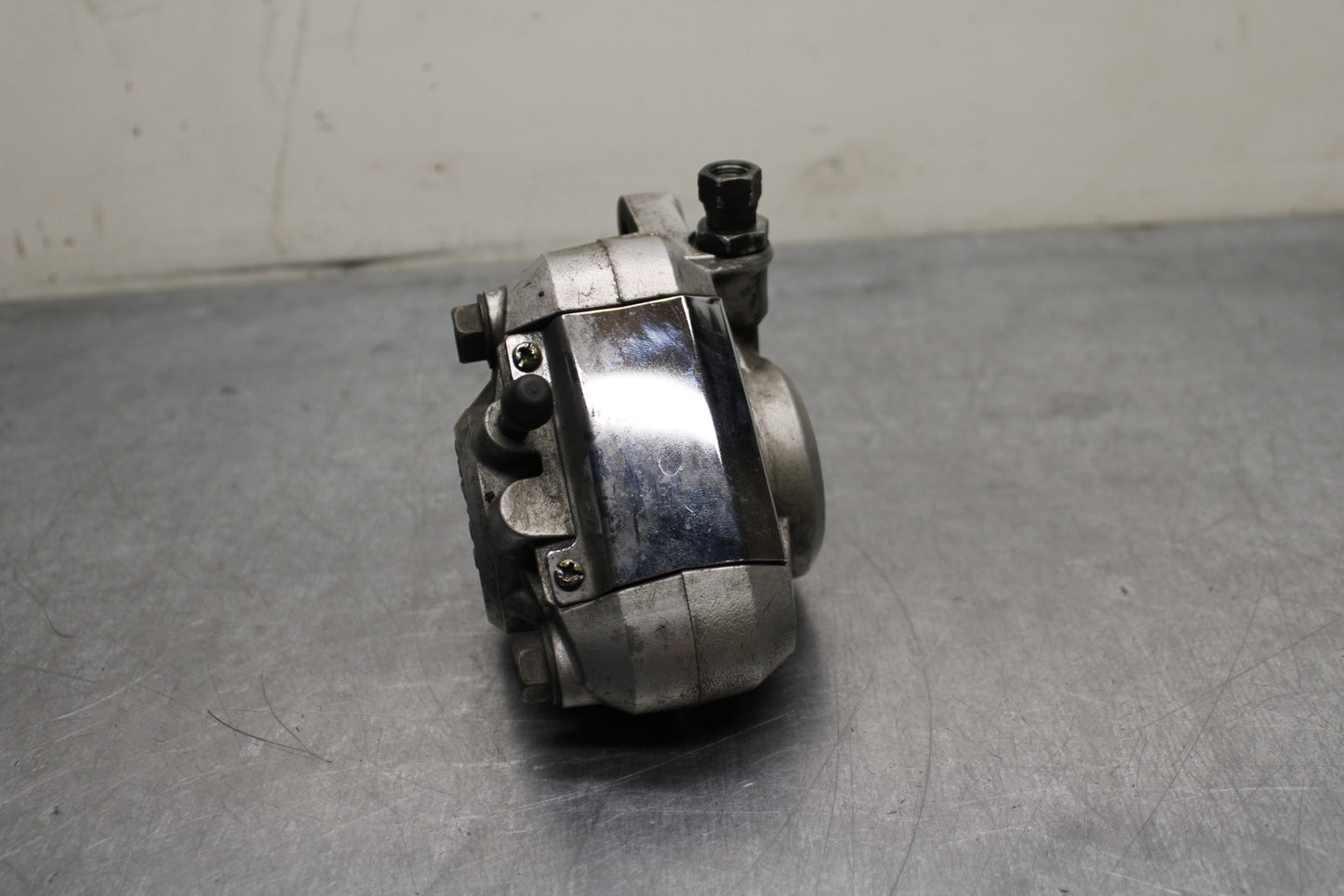 00 SUZUKI INTRUDER 1500 VL1500 RIGHT FRONT BRAKE CALIPER BB761