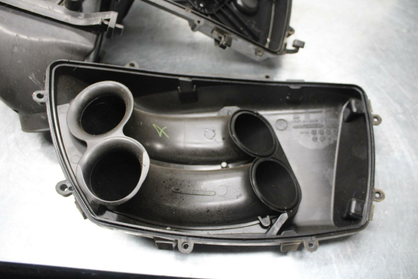 10-12 CAN AM SPYDER RT AIRBOX AIR INTAKE FILTER BOX BB415