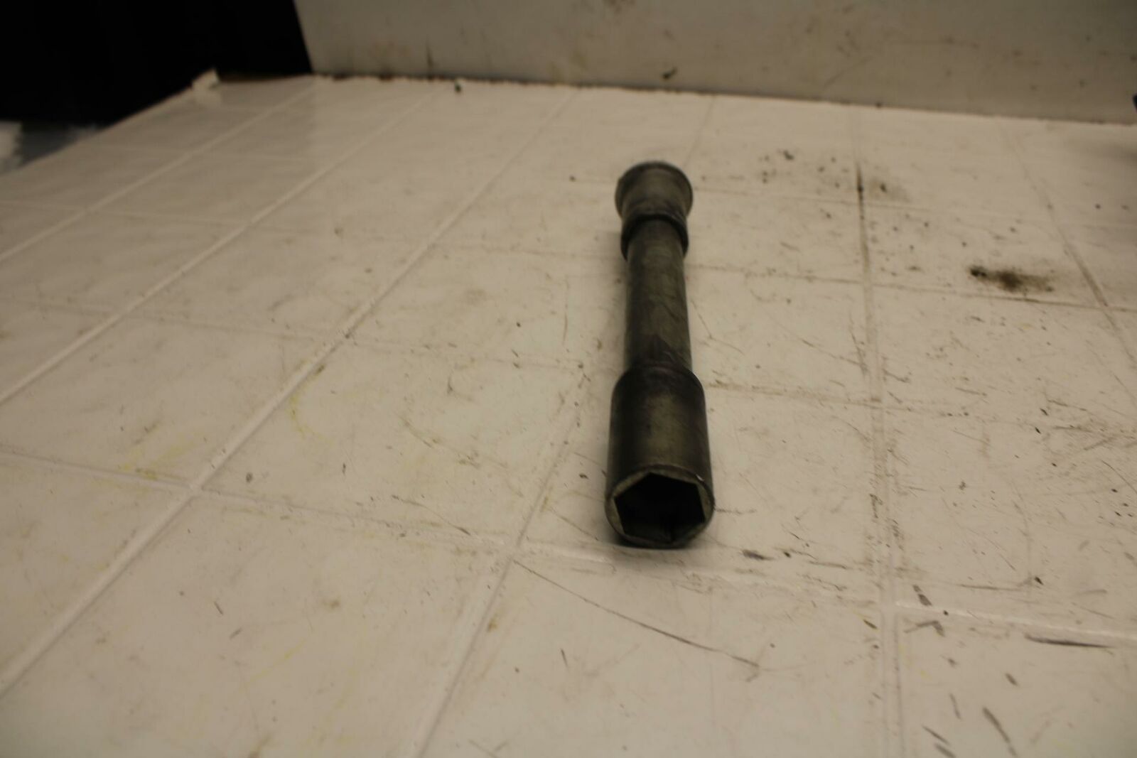 03-05 SUZUKI SV1000 FRONT WHEEL RIM AXLE PIVOT BOLT BB405