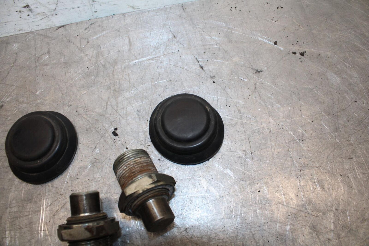82-83 SUZUKI GS1100GL REAR BACK SWINGARM BOLT CAP COVER BB30