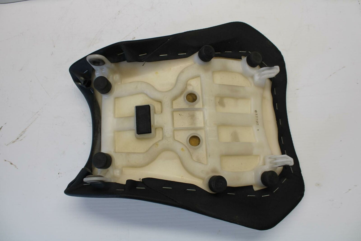 11-21 SUZUKI GSXR600 FRONT DRIVERS SEAT PAD SADDLE PILLION BB252