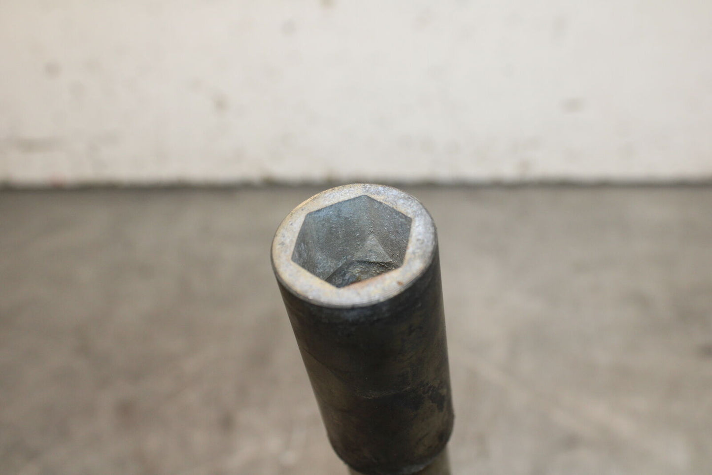 14-16 TRIUMPH AMERICA LT FRONT WHEEL RIM AXLE PIVOT BOLT BB720