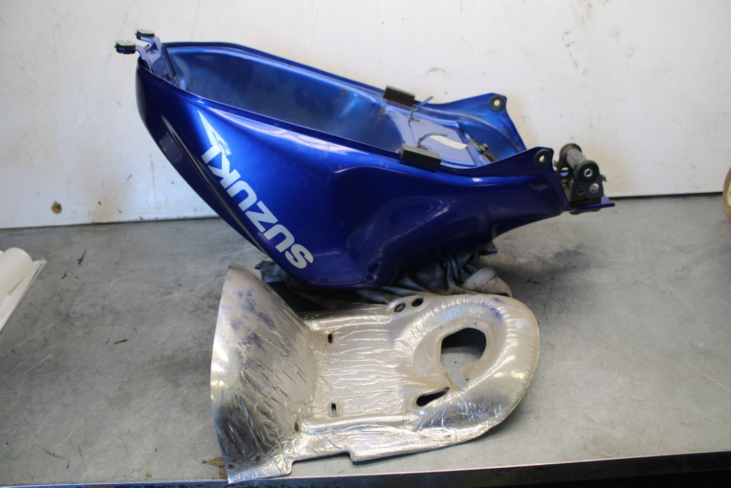 03-07 SUZUKI SV1000S GAS TANK FUEL CELL PETROL RESERVOIR 44100-16G00-YC2 BB657