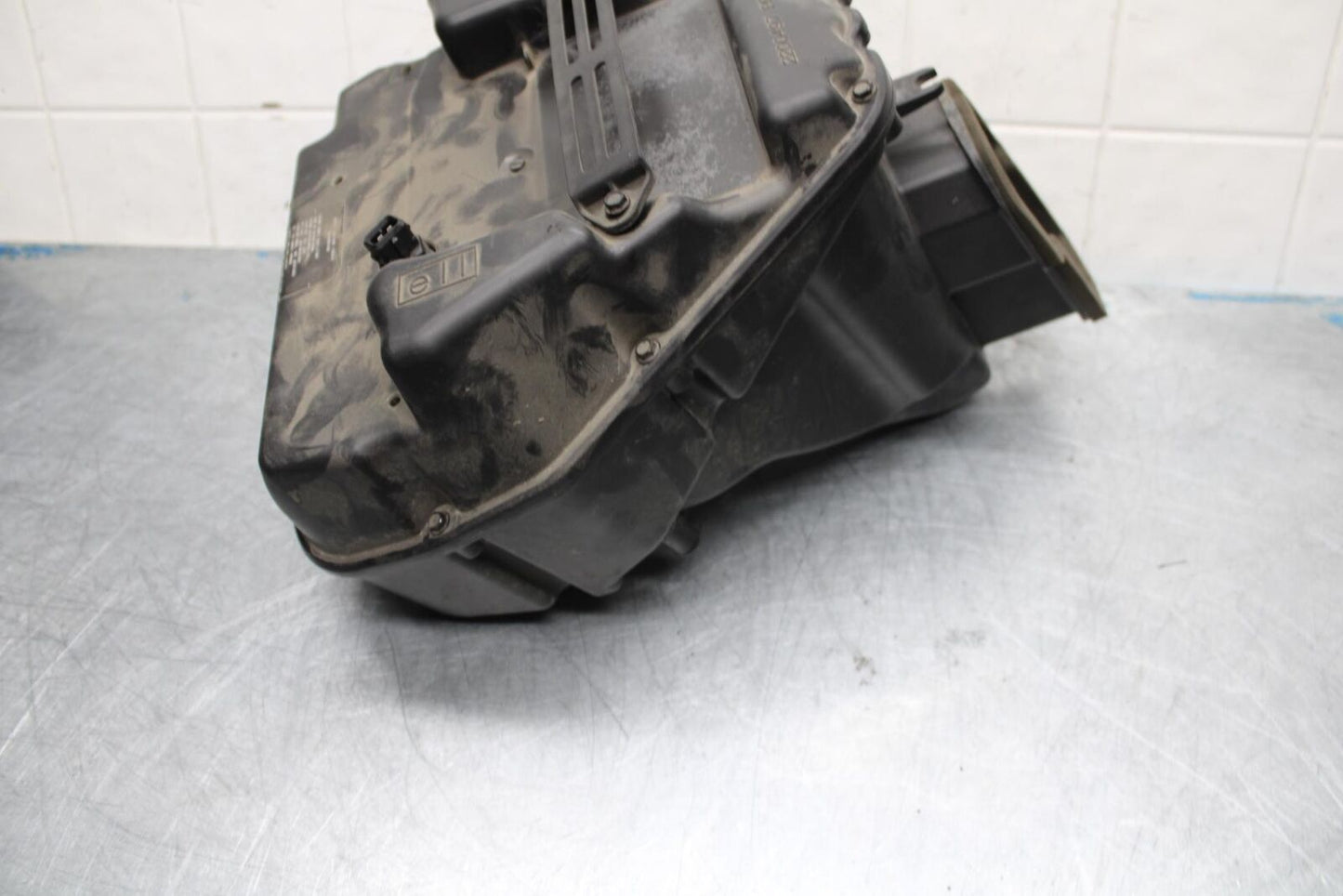 06-07 TRIUMPH DAYTONA 675 DAYTONA 675 AIRBOX AIR INTAKE FILTER BOX BB441