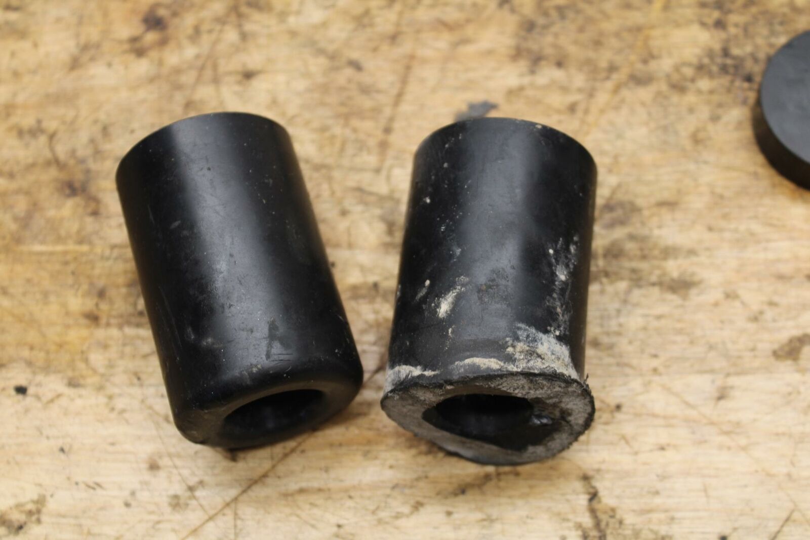 01-03 SUZUKI GSXR600 FRAME SLIDERS SET BB336