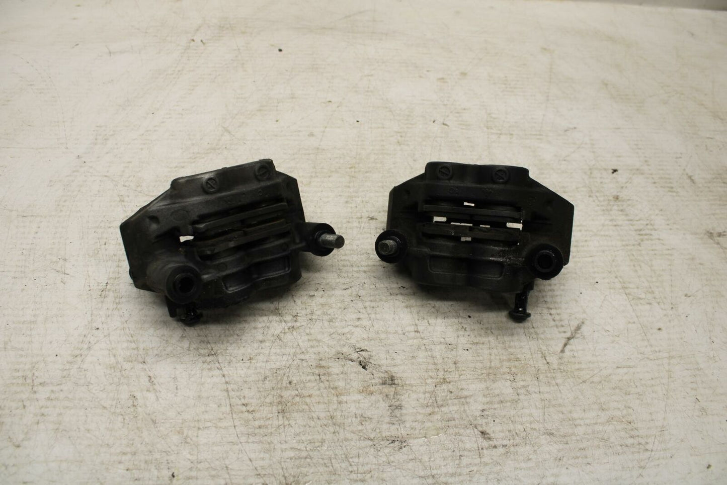 15 YAMAHA FZ09 RIGHT LEFT FRONT BRAKE CALIPER SET PAIR CALIPERS BB367