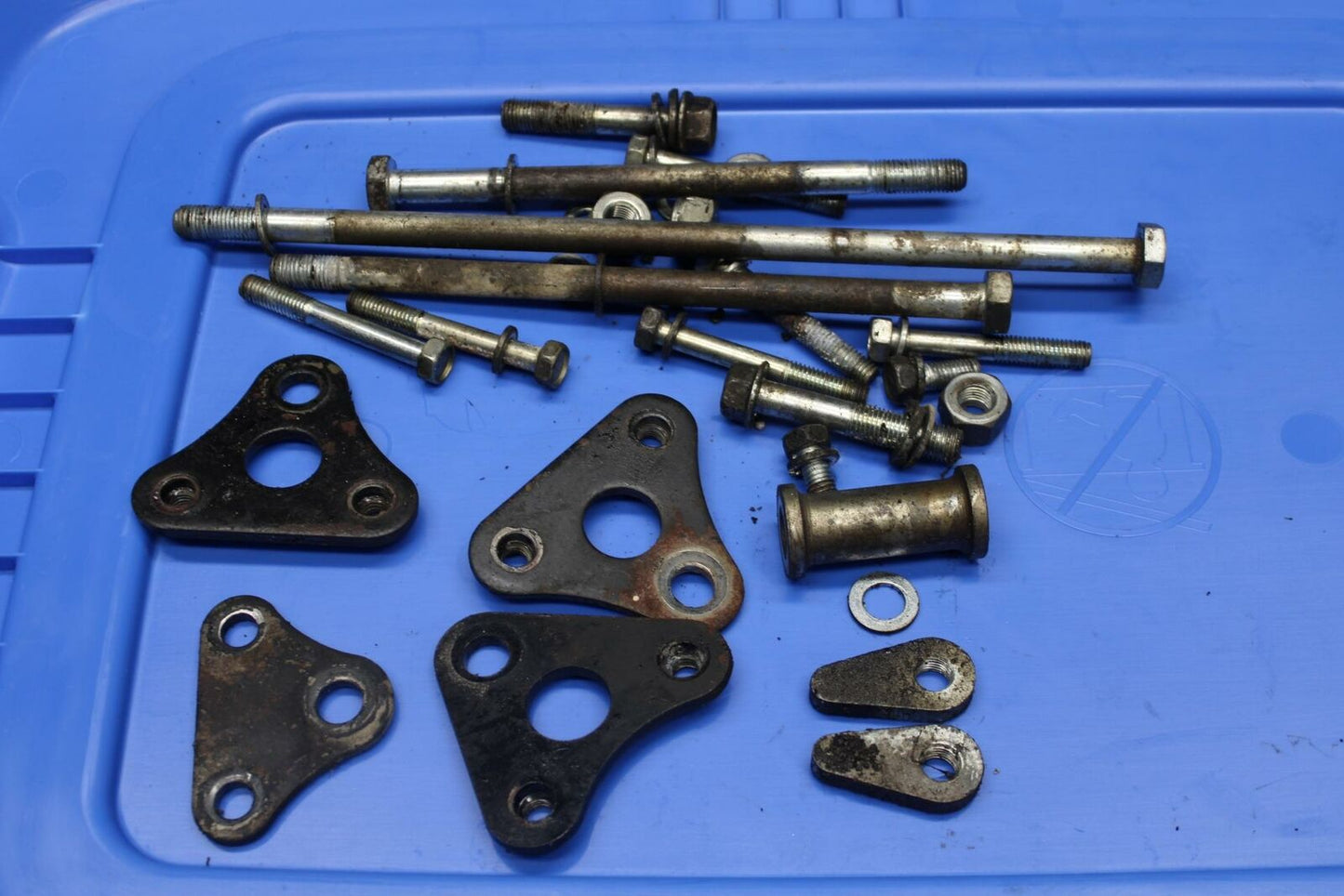 78 SUZUKI GS550E ENGINE MOUNTING BOLTS HARDWARE MOTOR SCREWS BB212